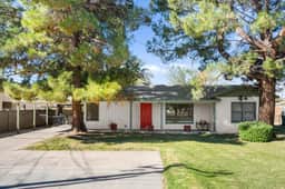 Charming 2-BR Farmhouse | Backyard Views