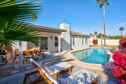 Chandler Oasis with Diving Pool