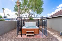 Min from Sports Stadiums |  Pool & Hot Tub