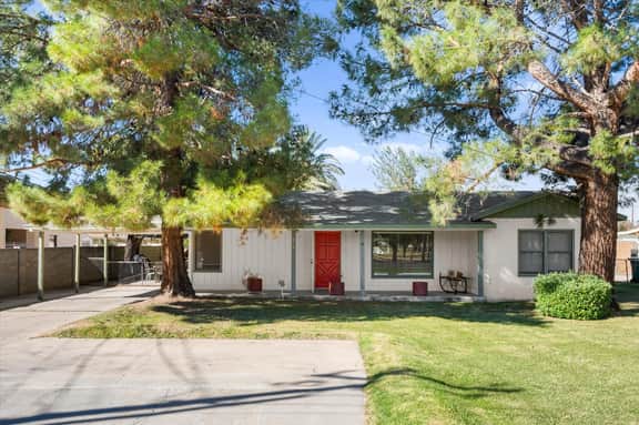 Charming 2-BR Farmhouse | Backyard Views
