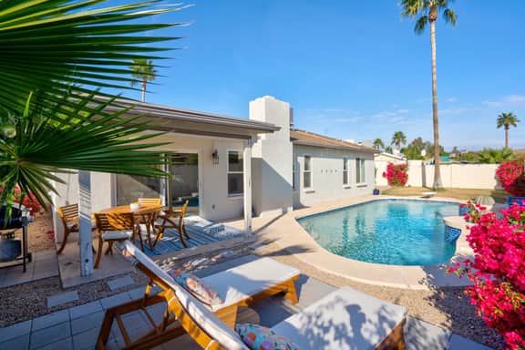 Chandler Oasis with Diving Pool