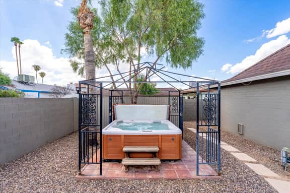 Min from Sports Stadiums |  Pool & Hot Tub