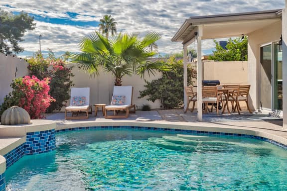 Chandler Oasis with Diving Pool