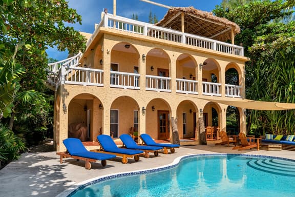 Oceanfront Belize Villa • Pool • Rooftop Deck • Ideal for Families